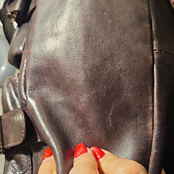 Danier Leather Unisex Crossbody - Picture 7 of 14